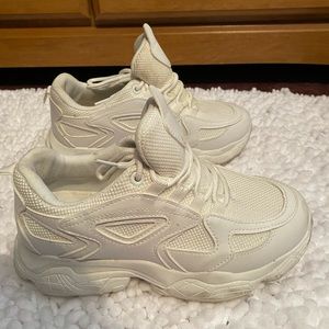 Boohoo Brand. White high platform shoes! S: 7